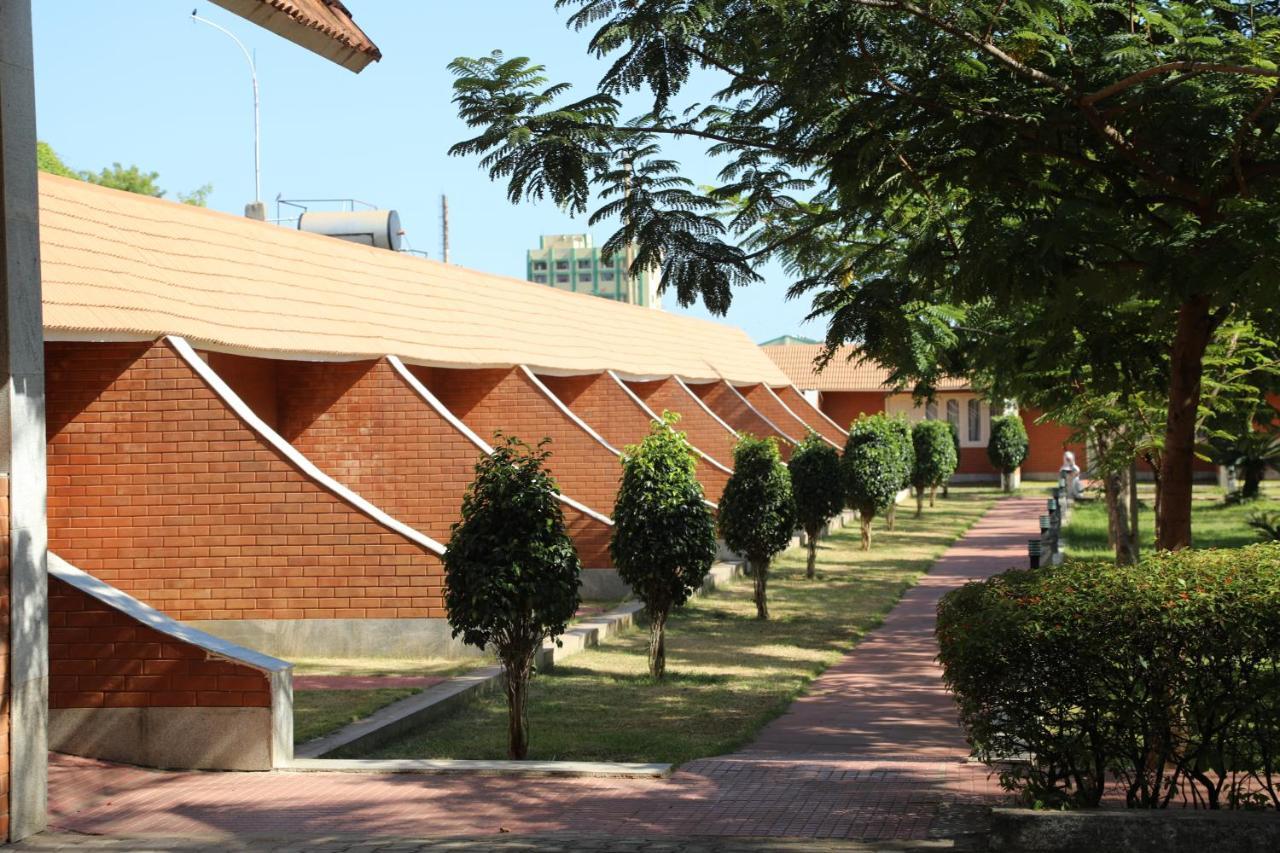 Celebrity Resort Chennai Tambaram Εξωτερικό φωτογραφία